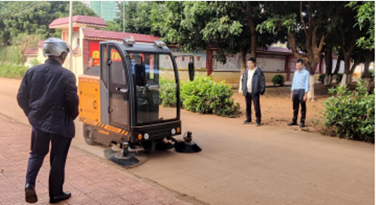 小身軀大能量,榮事達(dá)RS-CAR180多功能掃路車助力打造美麗鄉(xiāng)村